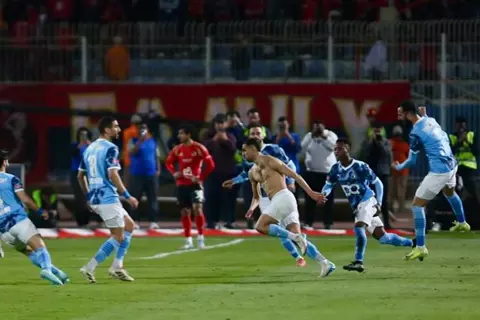 "كاف" يعلن طاقم تحكيم مباراة بيراميدز وأورلاندو في إياب نصف نهائي دوري الأبطال